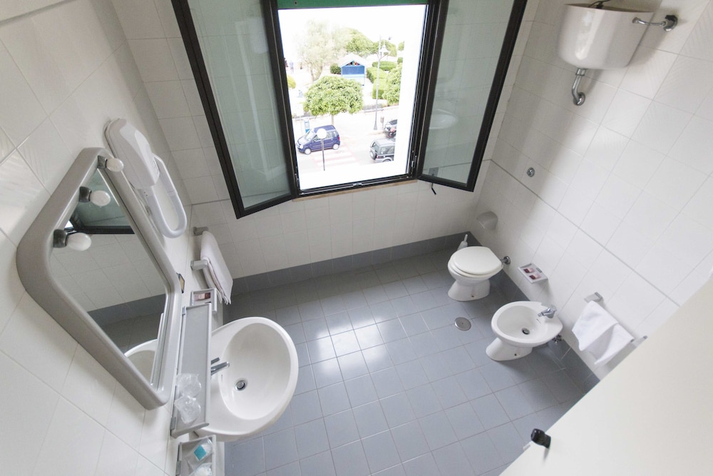 Standard Double Room Single Use, Sea View photo 3