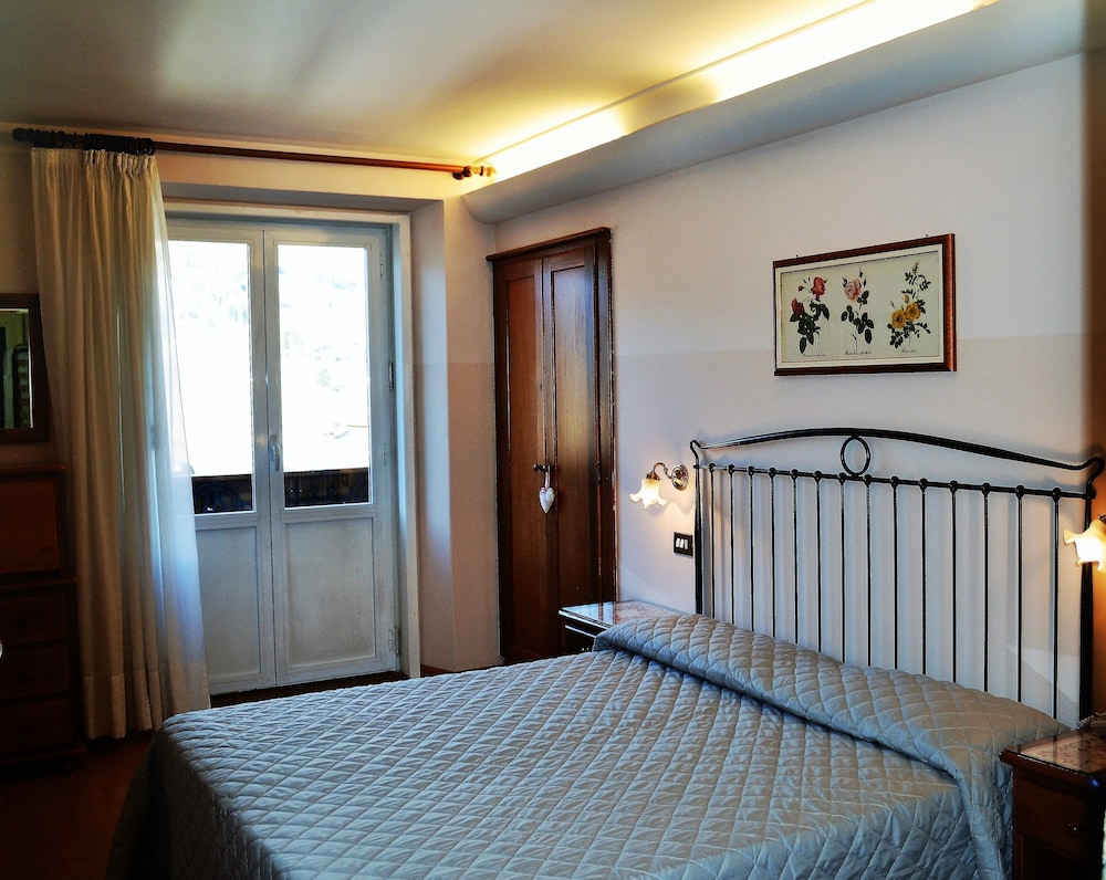 Superior Twin Room, Balcony, Mountain View photo 2