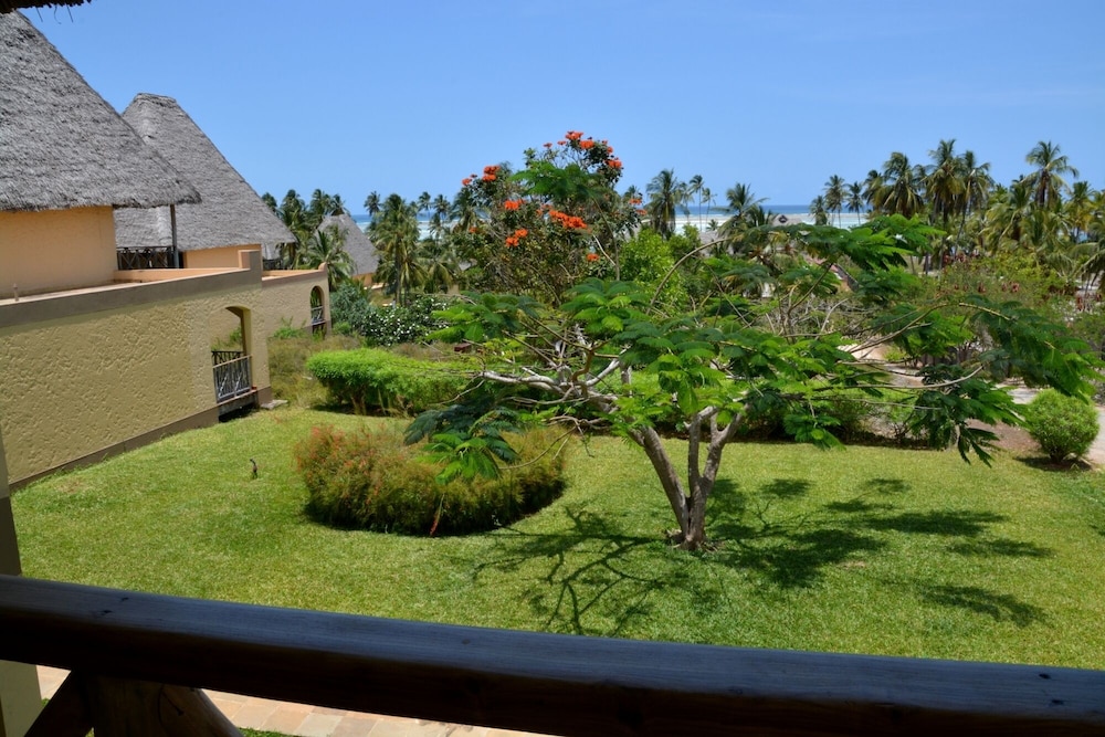 Deluxe Beach Side Room - Photo 8
