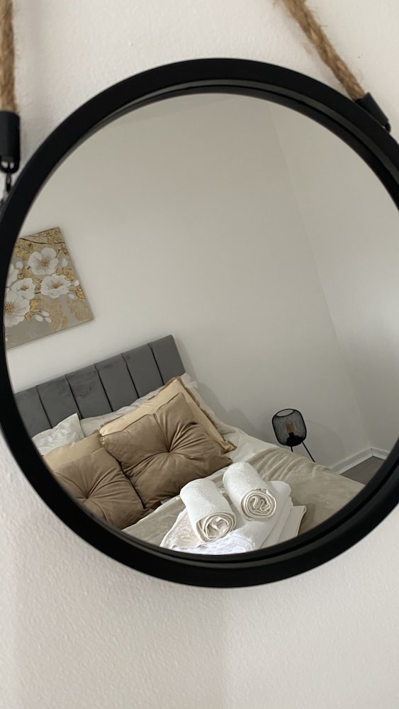 Bv Luxury Spacious 3 Bedroom House At Isaac Close, Photo 9