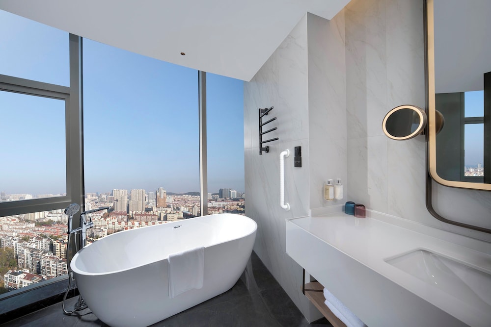 Premium Room, 1 King Bed, City View