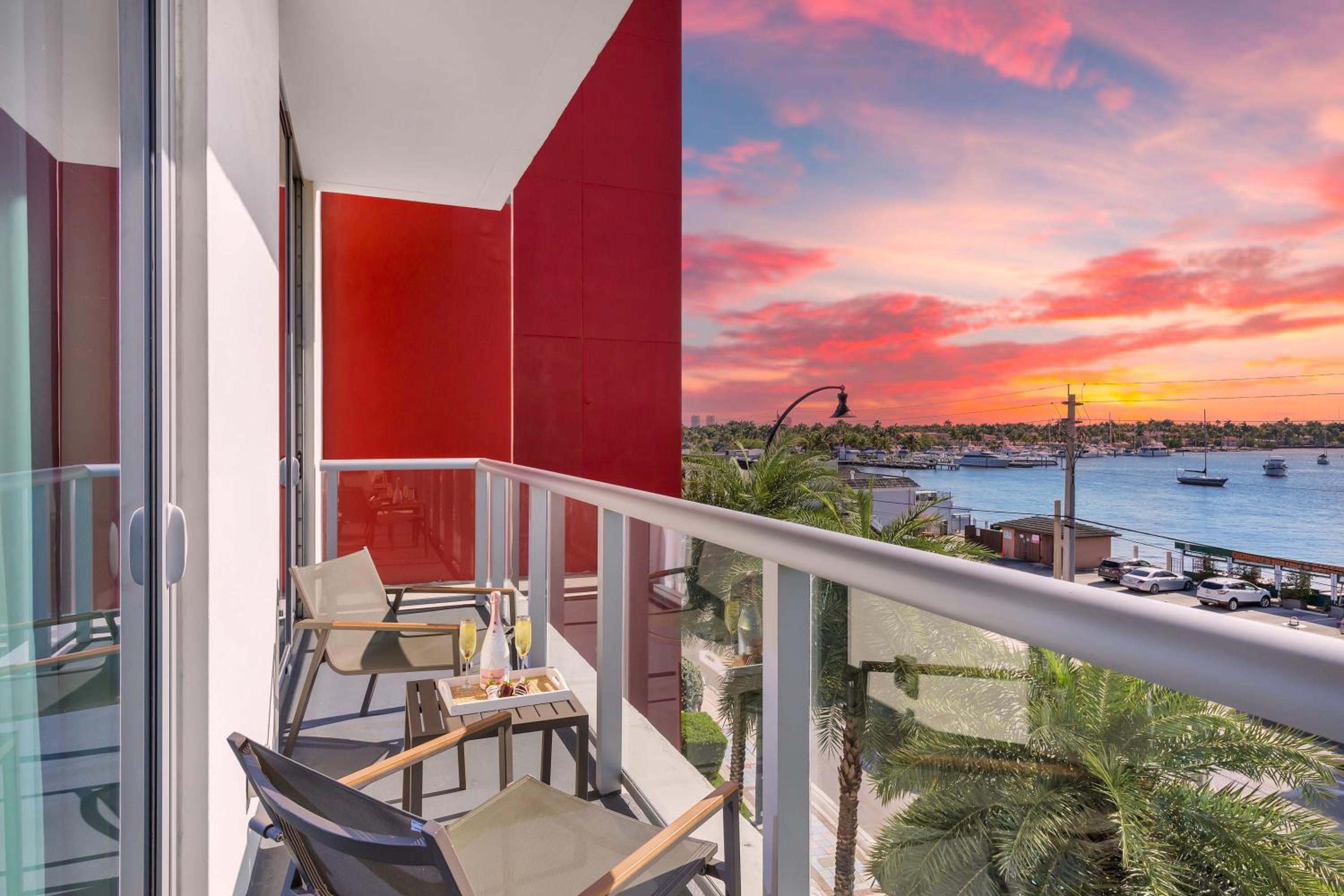 2 Bedrooms Den Balcony Bay View