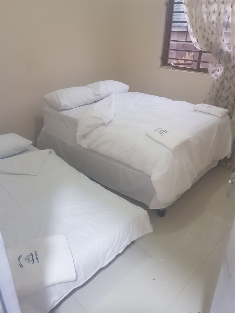 Comfort Apartment, 3 Bedrooms, Accessible, Pool Access photo 2