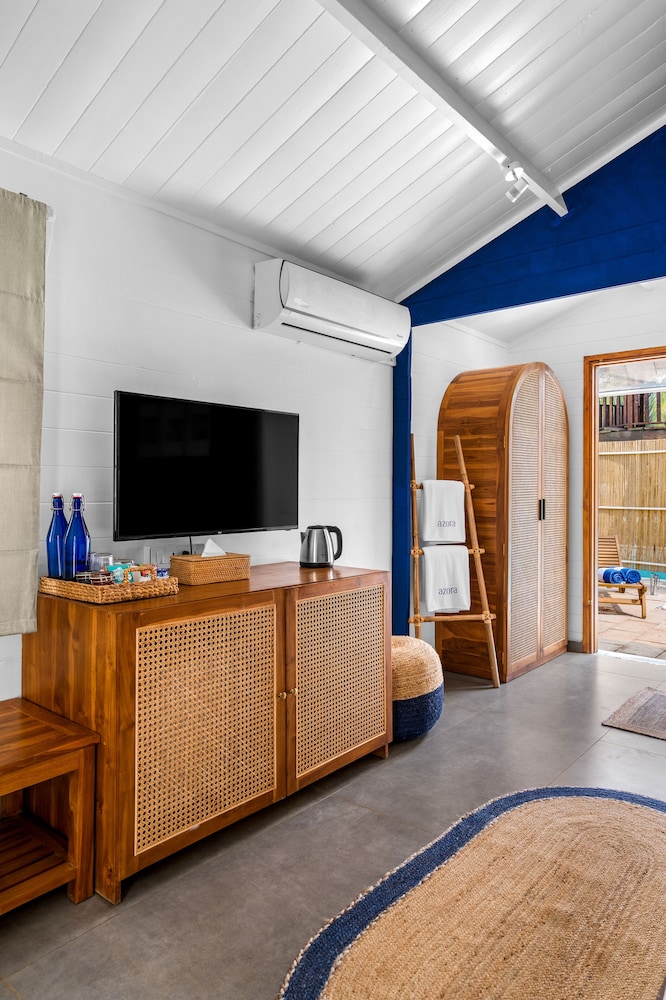 Clique Cottage with Pool Access - Photo 4