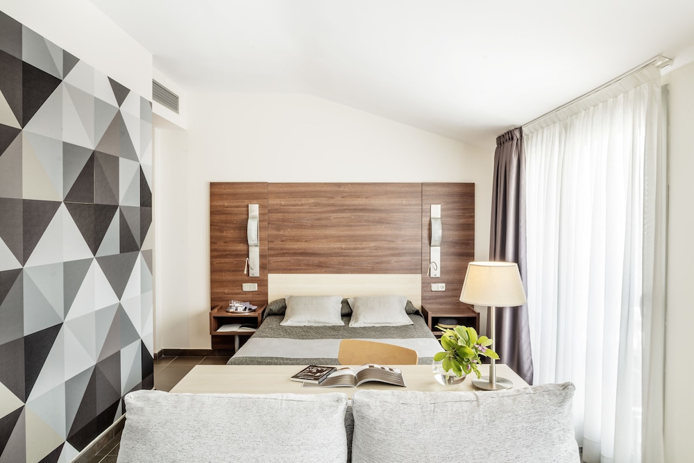 Junior Suite, Balcony (2 adults) - Photo 3