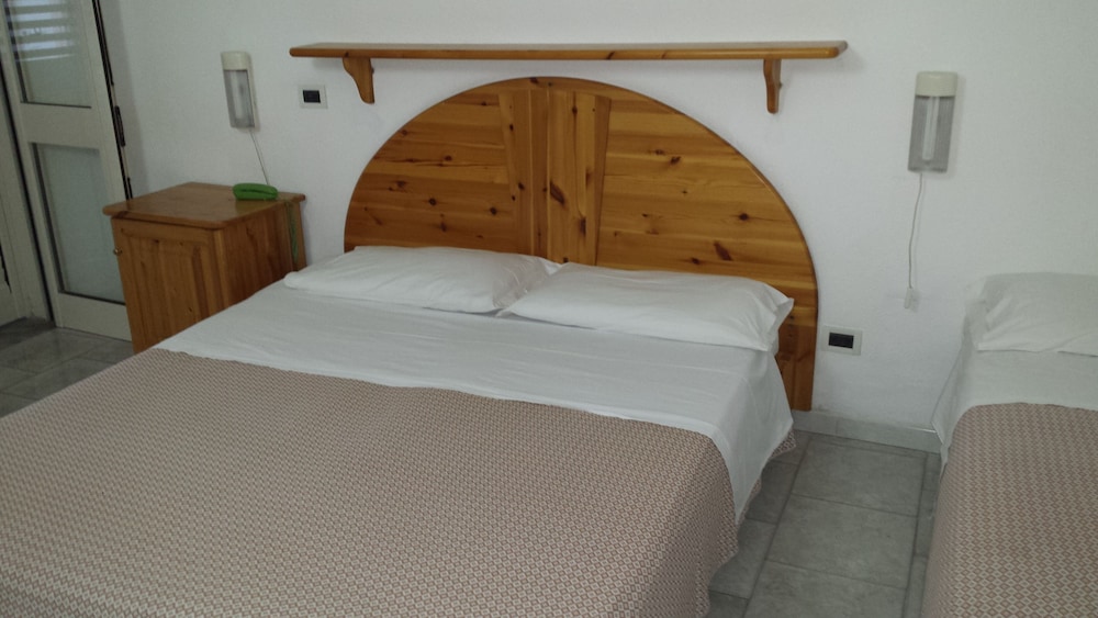 Standard Triple Room photo 2