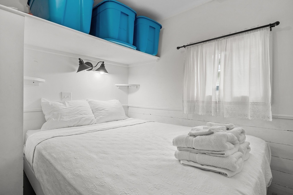 House, 2 Bedrooms photo 3