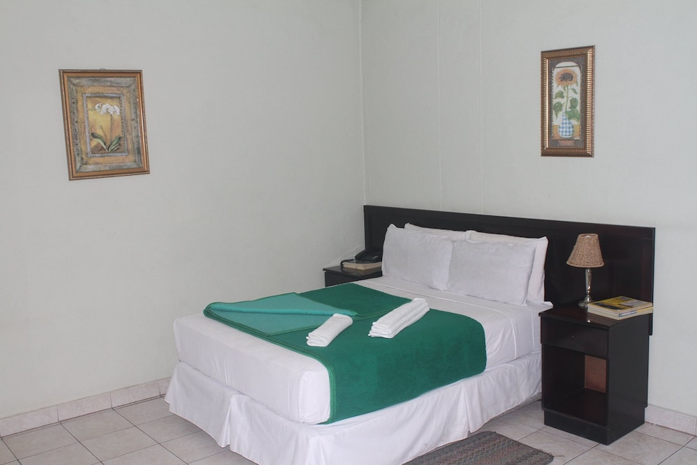 Standard Double Room, Garden View