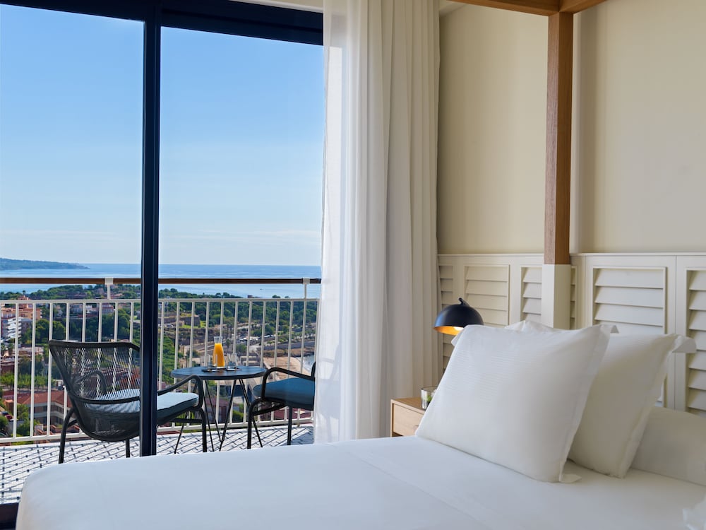 Suite Imperial Tarraco (2 Adults) photo 2