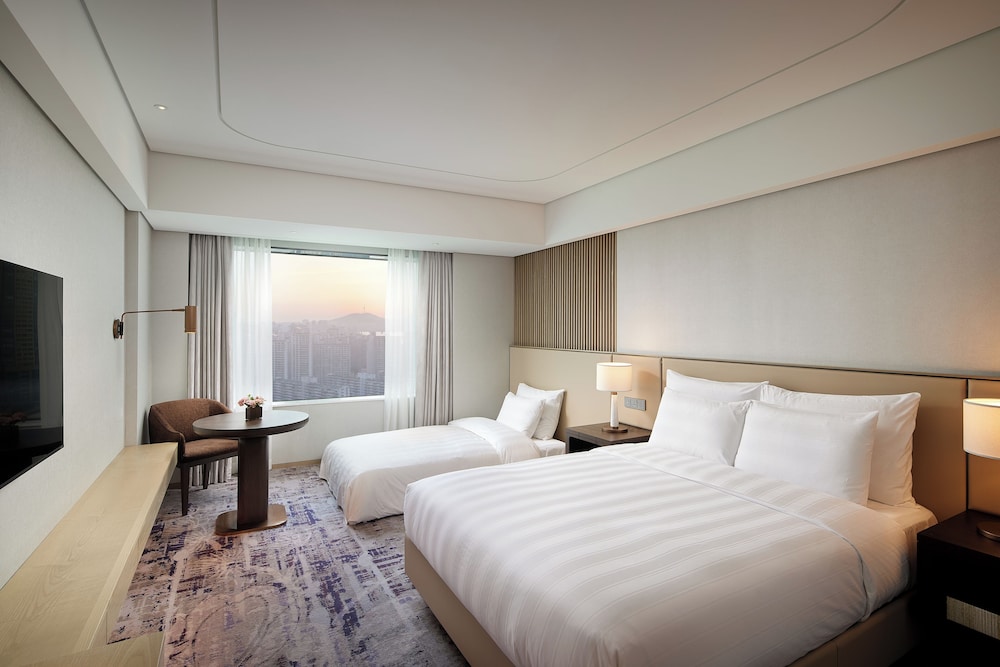 Deluxe Room, 1 Queen Bed with Sofa bed, Lake View