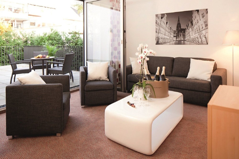 Suite with Balcony, Non Smoking, Aircondition photo 2