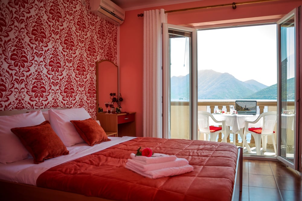 Romantic Studio, 1 Bedroom, Balcony, Sea View photo 1