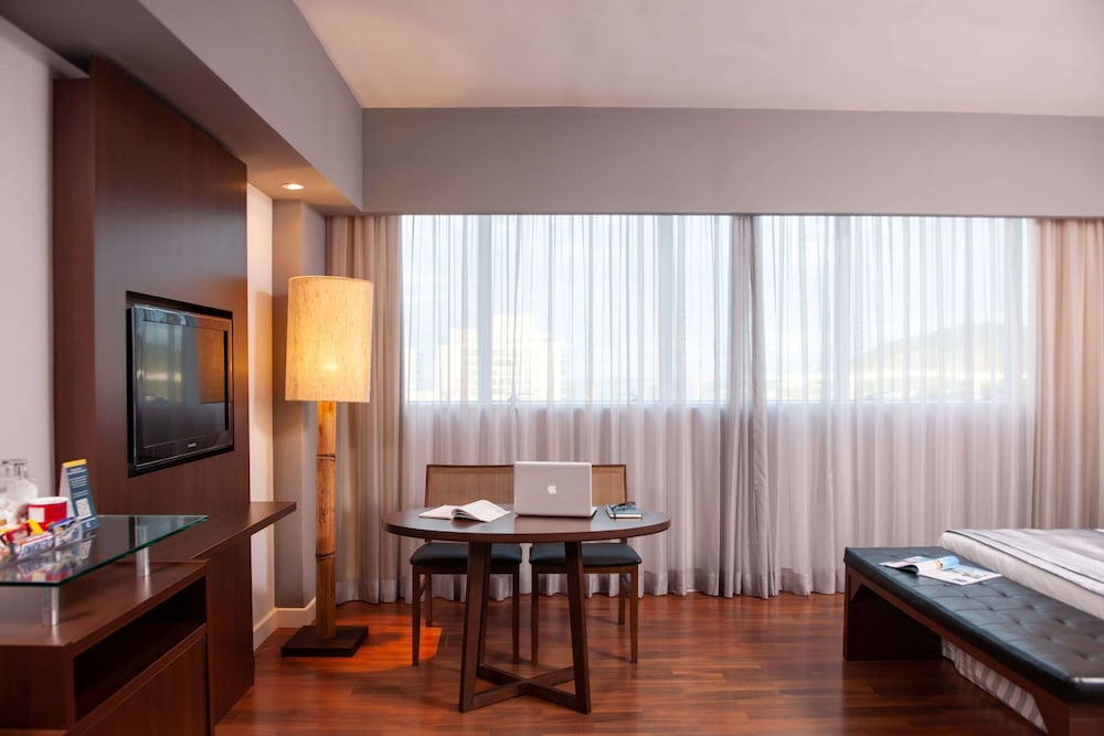 Deluxe Room, 1 Queen Bed - Photo 1