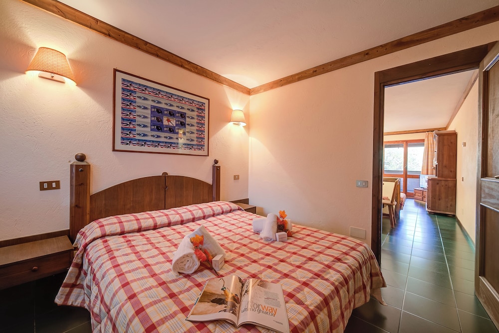 Family Apartment, Multiple Bedrooms, Mountainside (Grange Hike & Ski - 37C Sestriere) photo 1