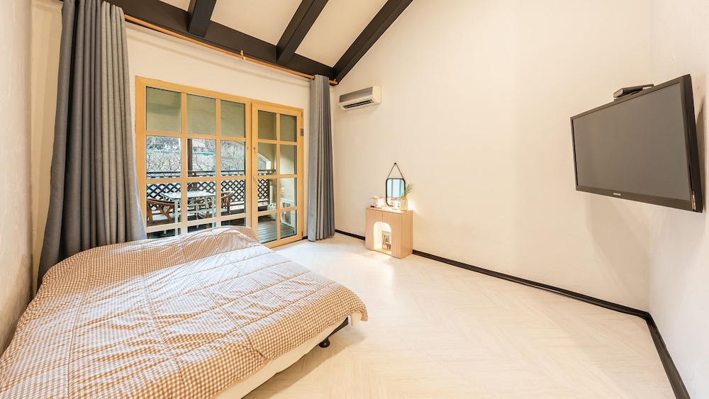 Basic Room, 1 Bedroom (Room 302) - Photo 2