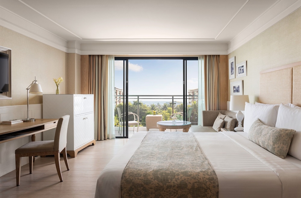 Deluxe Room, 1 King Bed (Ocean Facing) photo 2