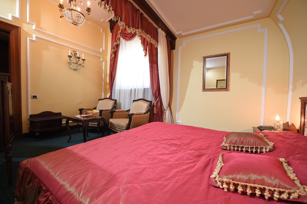 Superior Double Room, 1 King Bed, Non Smoking photo 3