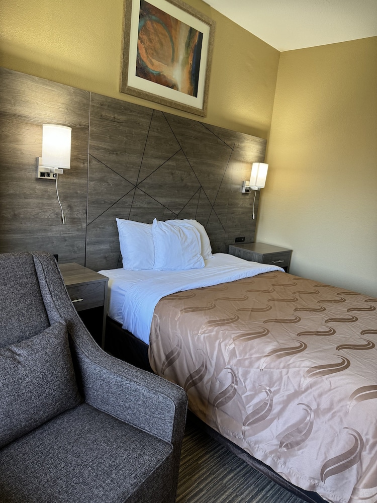 Standard Room, 1 Queen Bed, Accessible, Non Smoking photo 2