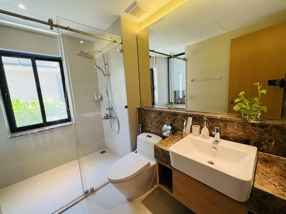 Basic Villa photo 2