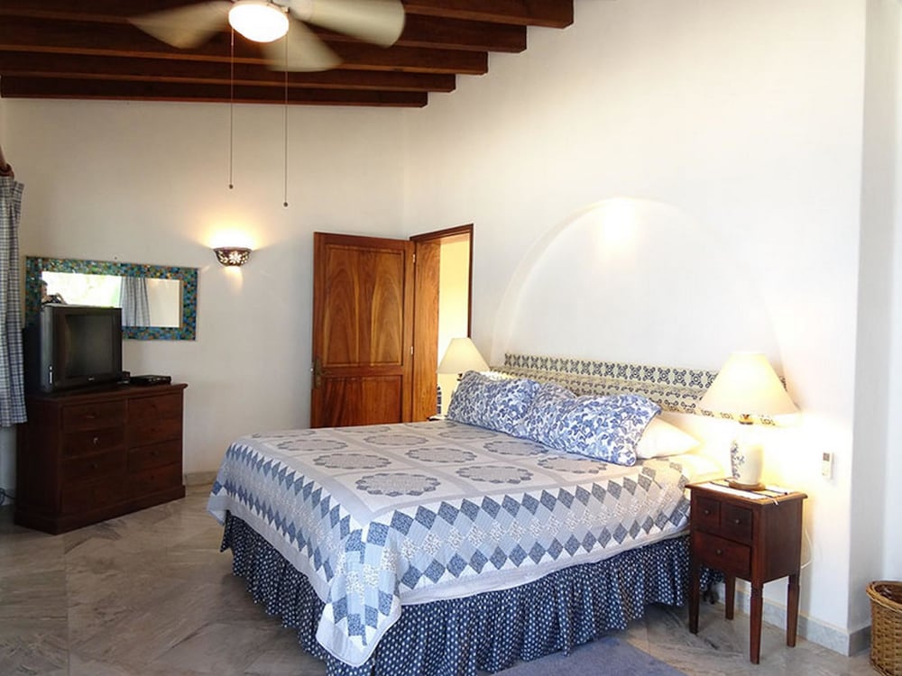 Traditional Townhome, 3 Bedrooms photo 1