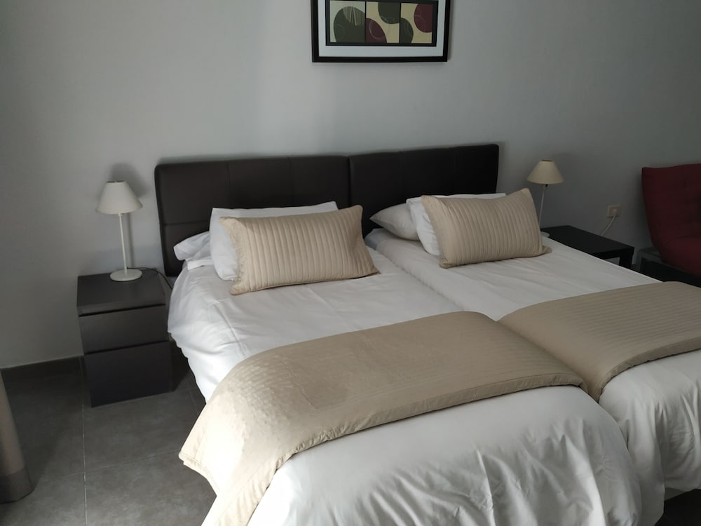 Standard Room, 2 Twin Beds - Photo 5