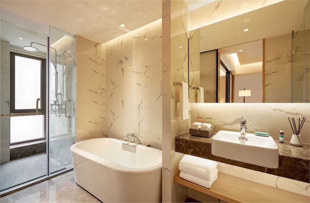 Suite, 1 Bedroom - Photo 3