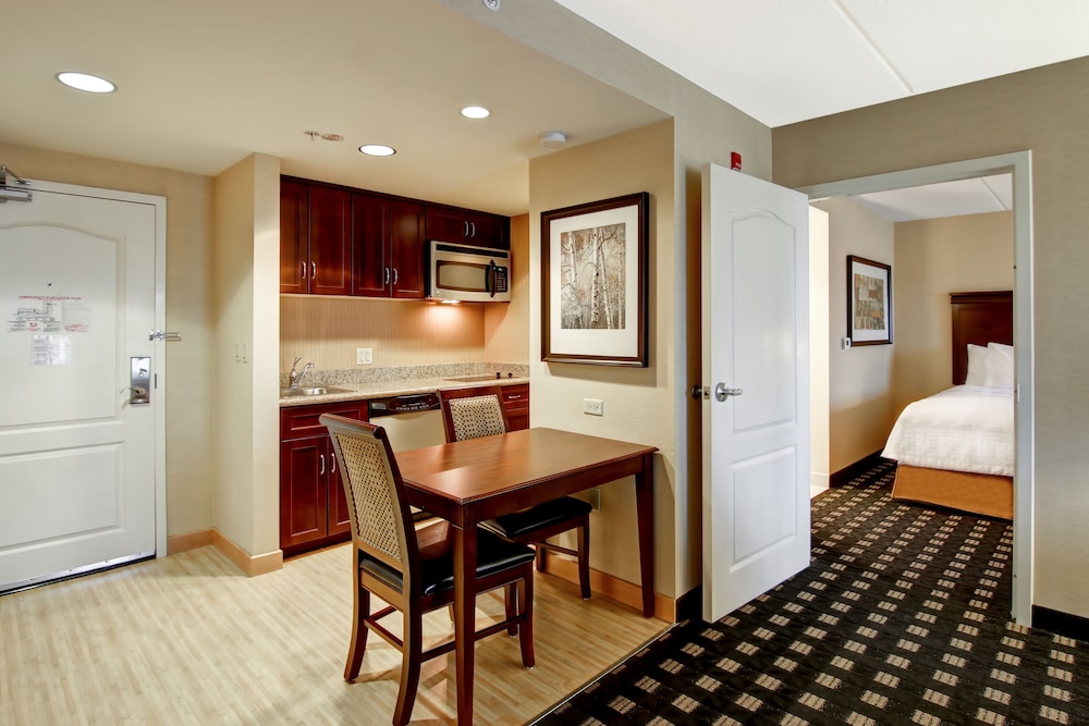 Suite, 2 Queen Beds - Photo 2
