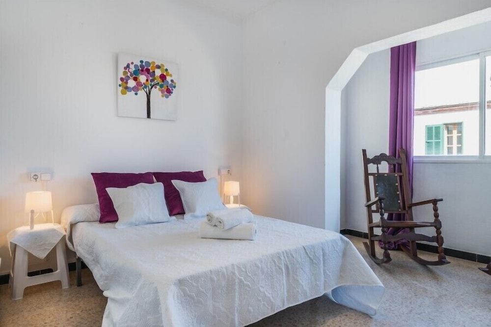 House, 5 Bedrooms photo 2