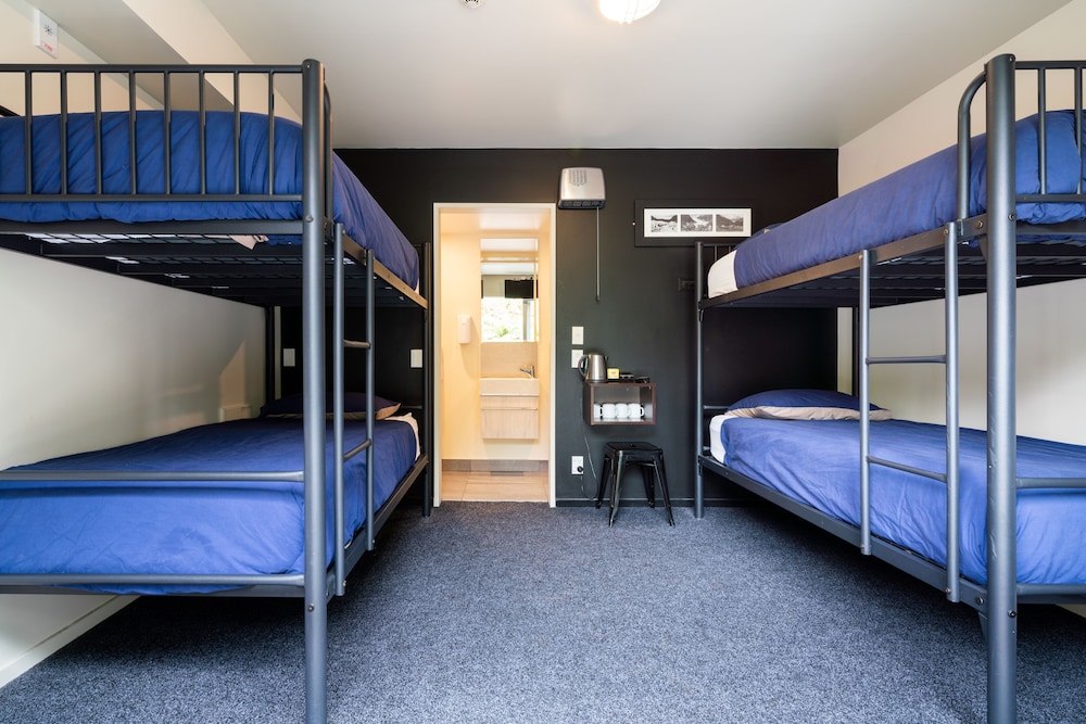 Sole Use of Budget Ensuite Room w/ Bunk photo 2