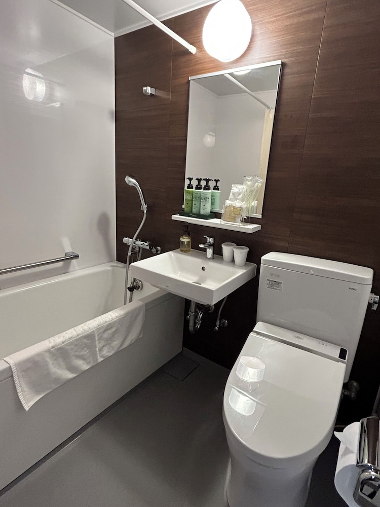 Premier Twin Room, Non-Smoking, 23.5 ft2 Bed width 1200mm - Photo 2
