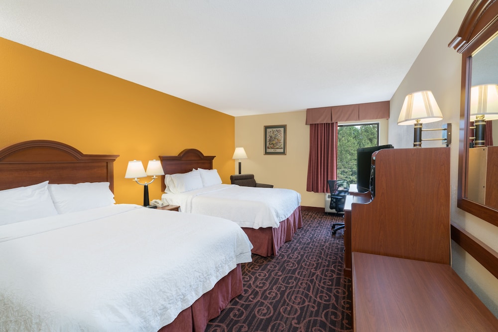 Room, 2 Queen Beds - Photo 1