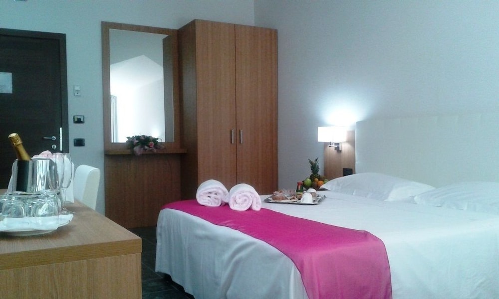Standard Double or Twin Room photo 1