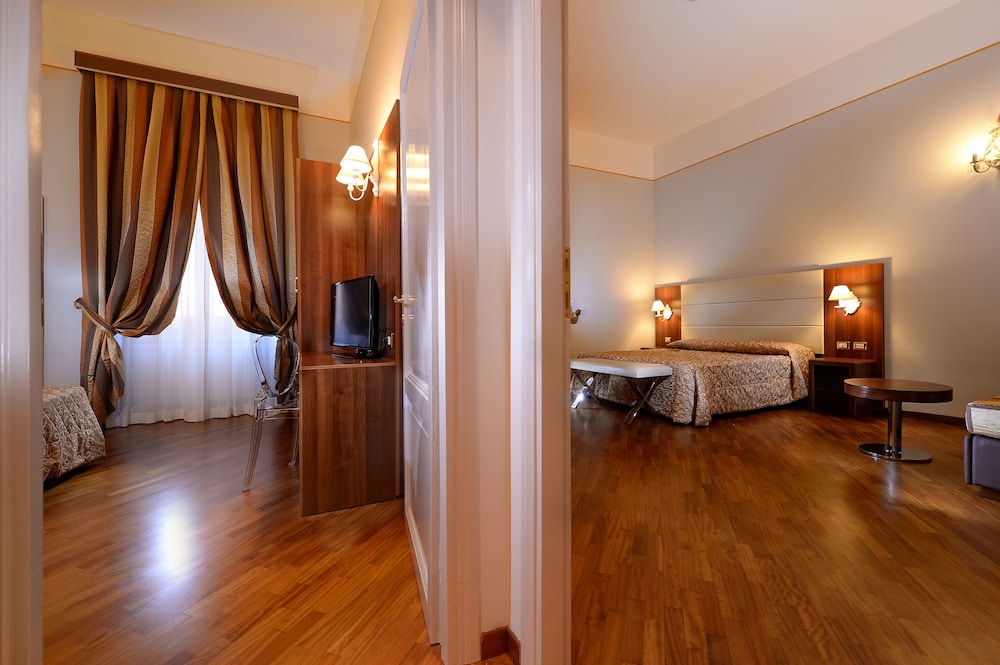Family Suite, 2 Bedrooms - Photo 2