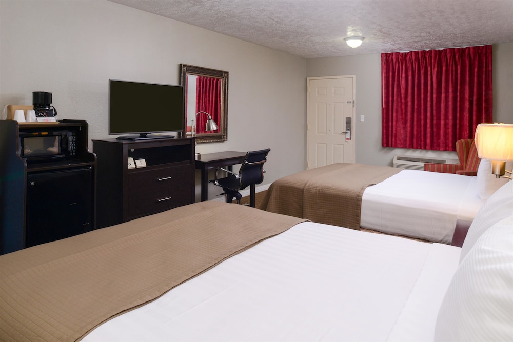Room, 2 Queen Beds, Smoking - Photo 3