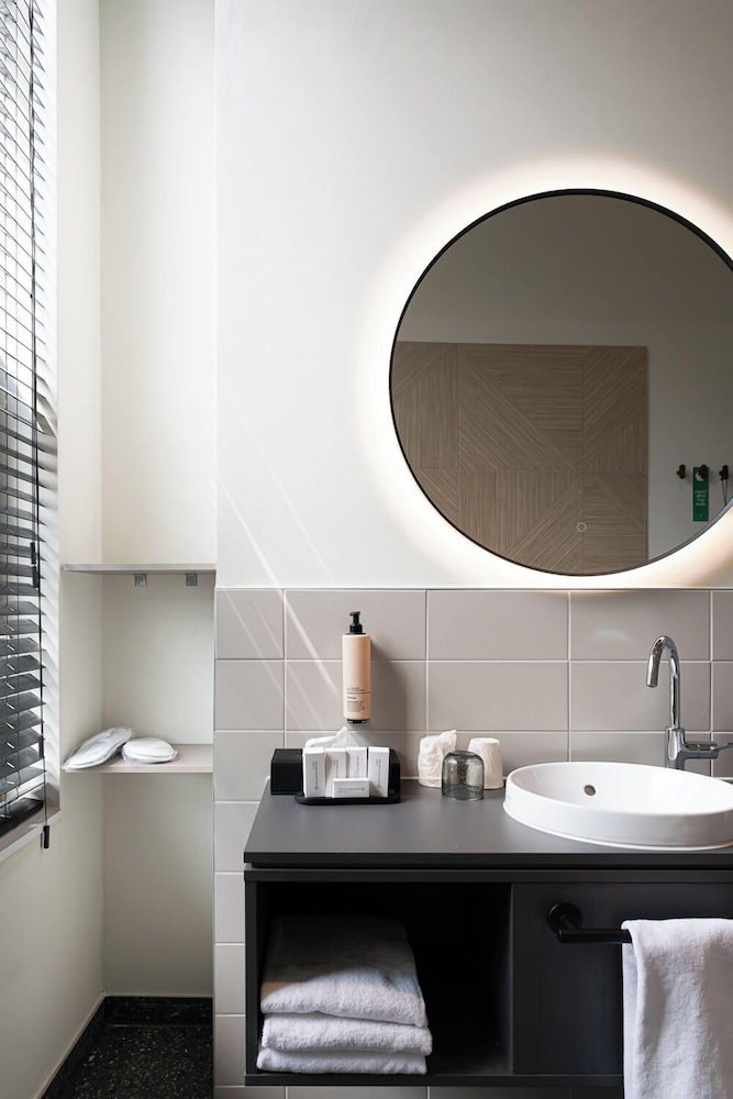 Luxury Studio Suite - Photo 8