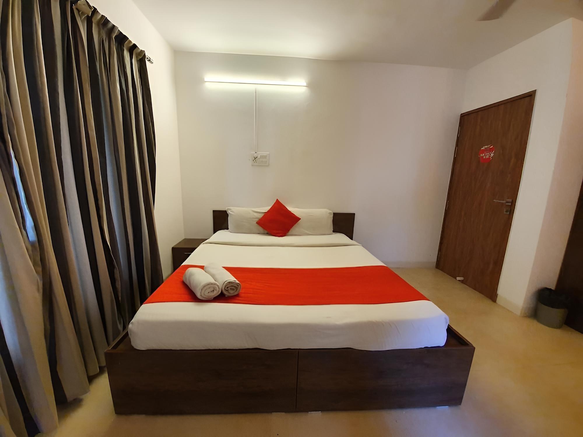 AC Couple Room