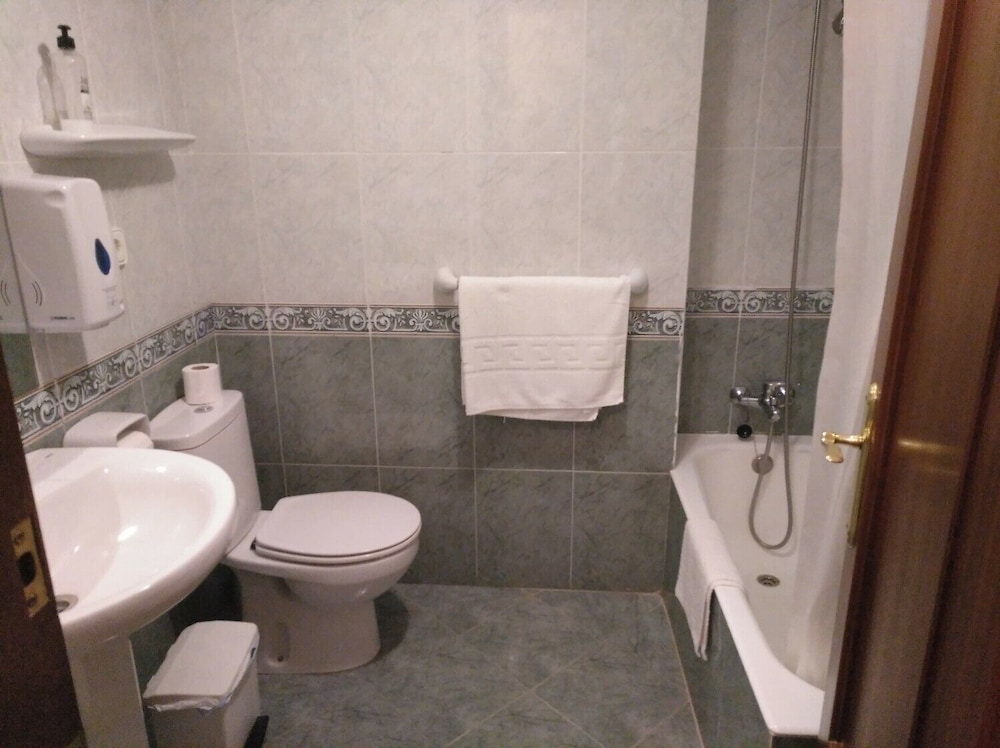 Basic Room photo 2