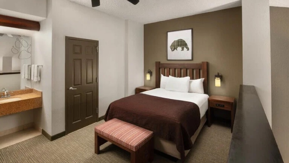 Loft Fireplace Suite - Water Park Included photo 3