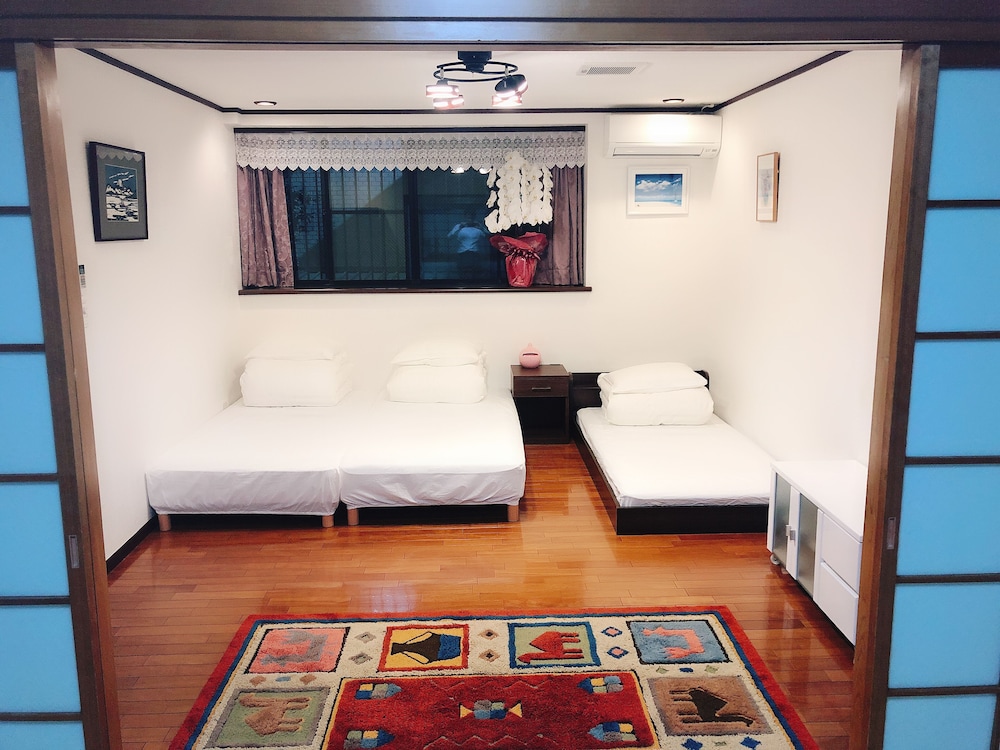 Japanese Western Style Room with Shared Bathroom photo 3
