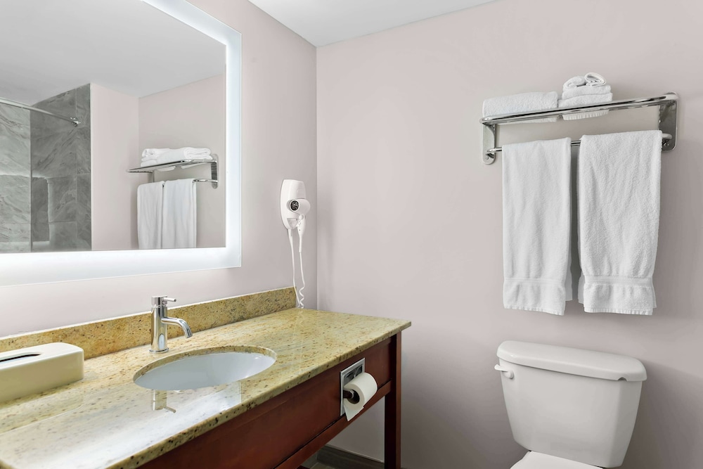 Suite, Multiple Beds, Non Smoking, Refrigerator & Microwave - Photo 6