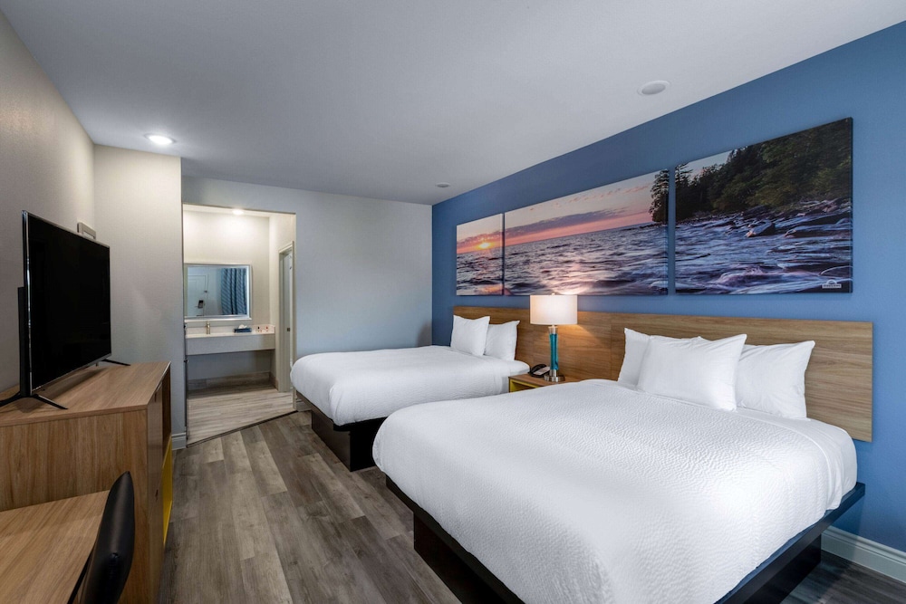 Comfort Room, 2 Queen Beds, Non Smoking - Photo 1