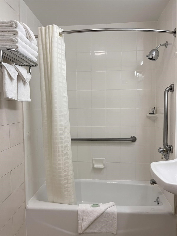 Room, 2 Queen Beds, Accessible, Non Smoking photo 2