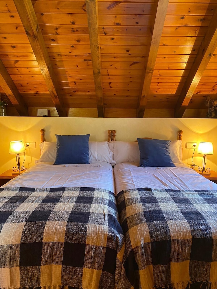 Double Room, 2 Twin Beds, Private Bathroom photo 3
