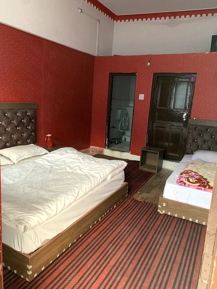 Deluxe Triple Room, City View photo 2
