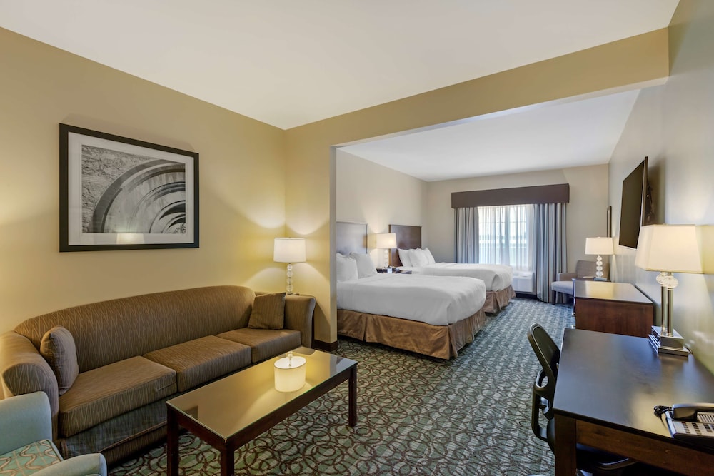 Suite, 2 Queen Beds, Accessible, Refrigerator & Microwave (with Sofabed) photo 2