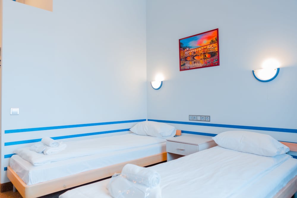 Standard Twin Room - Photo 3