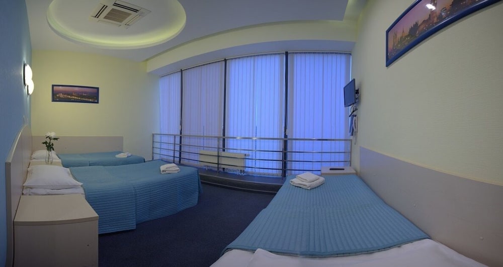 Business Triple With 3 Beds 12 Hours photo 1