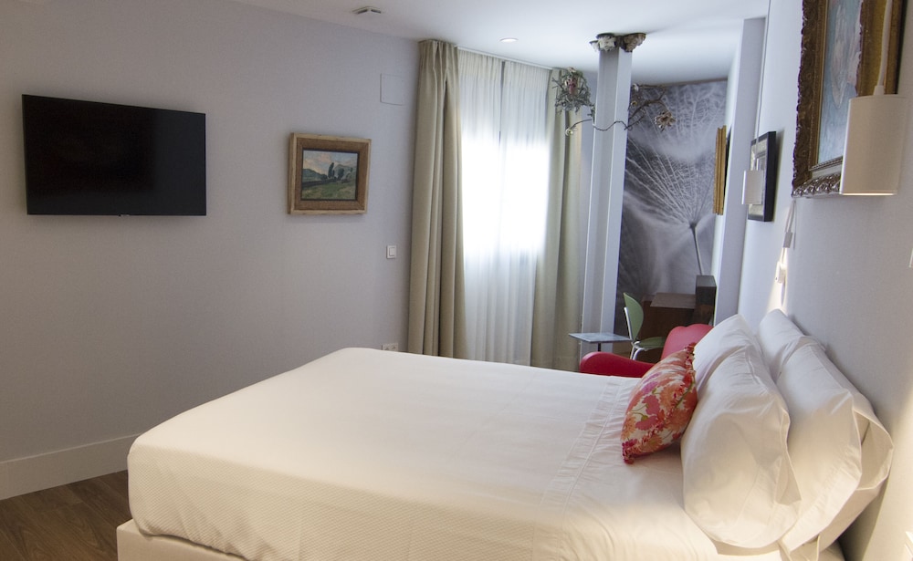 Double or Twin Room - Photo 24