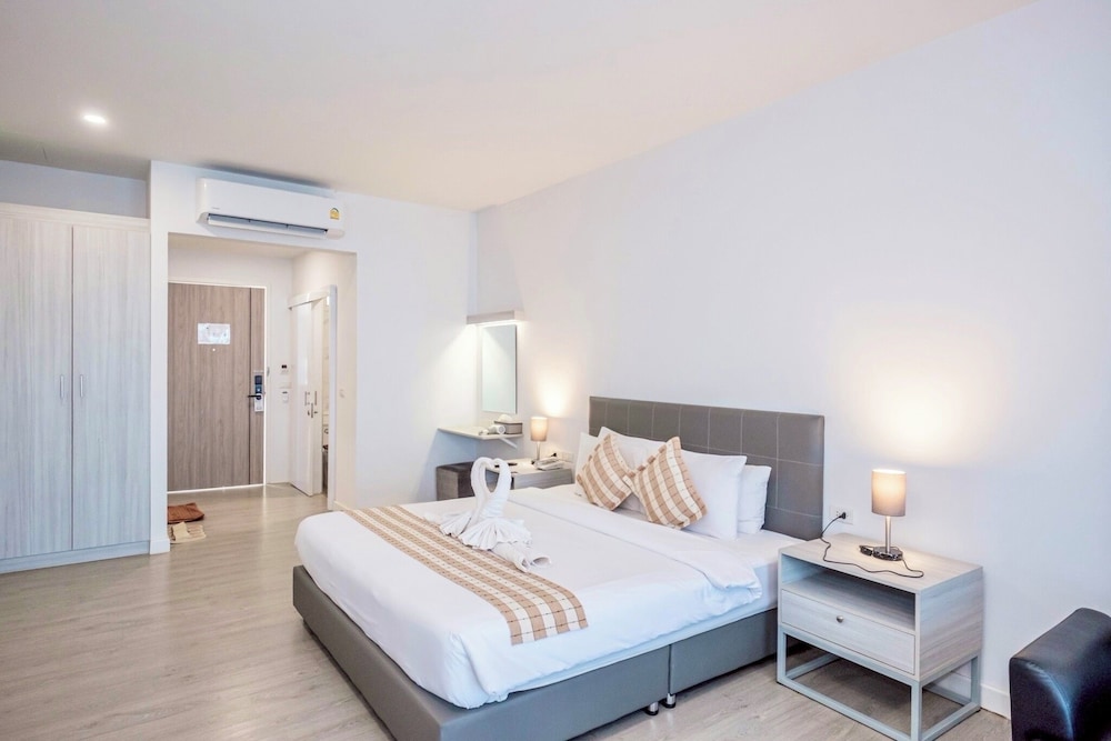 Premium Double Room Single Use, 1 King Bed, Non Smoking, Air conditioning