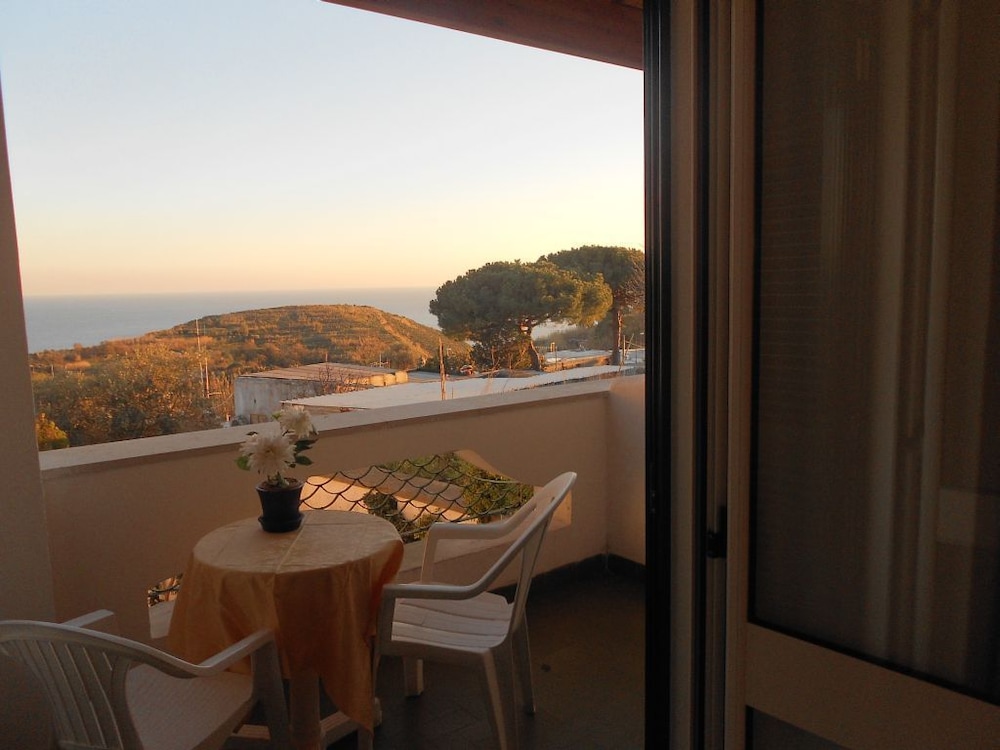 Superior Double Room, Balcony, Sea View photo 2